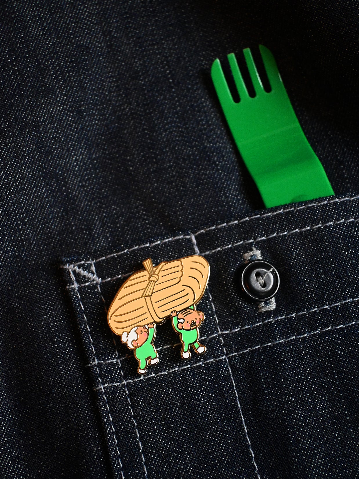 Pin de esmalte "Comida en desfile" (Tamal)