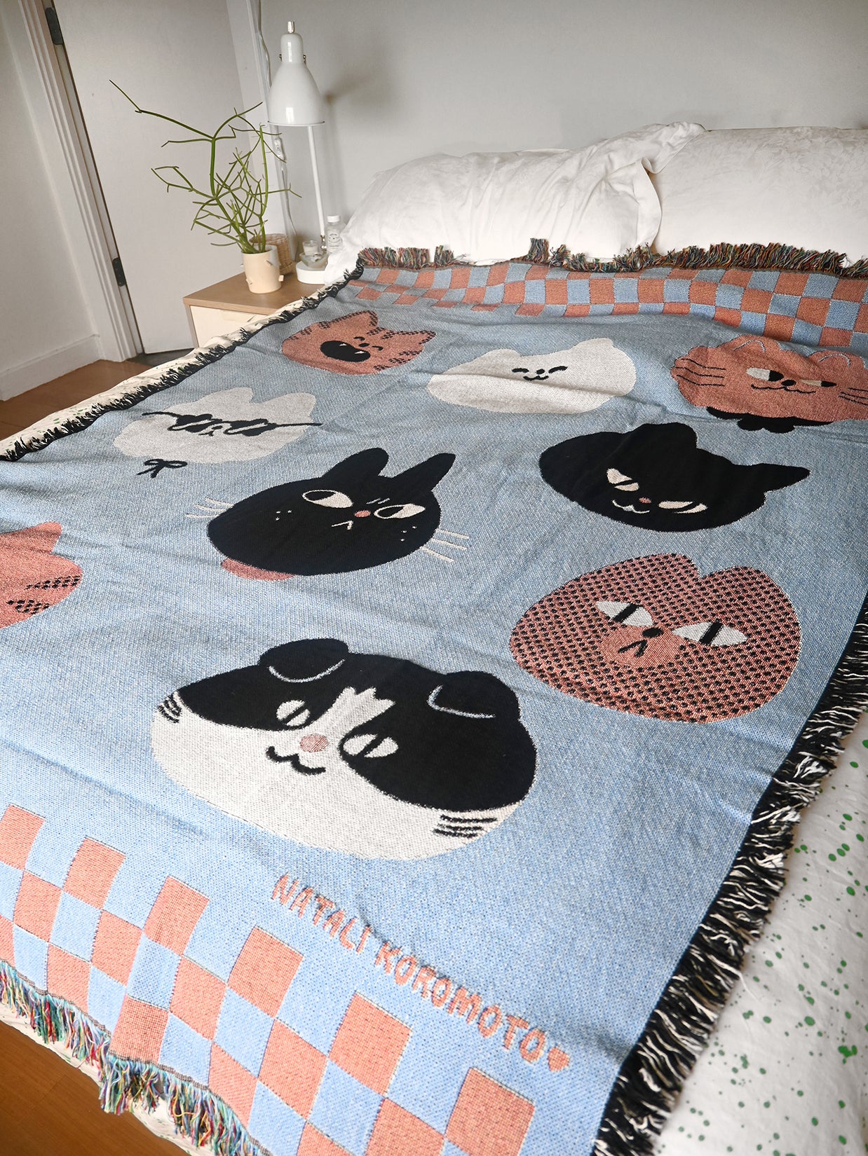 "Katzen", die Decke werfen