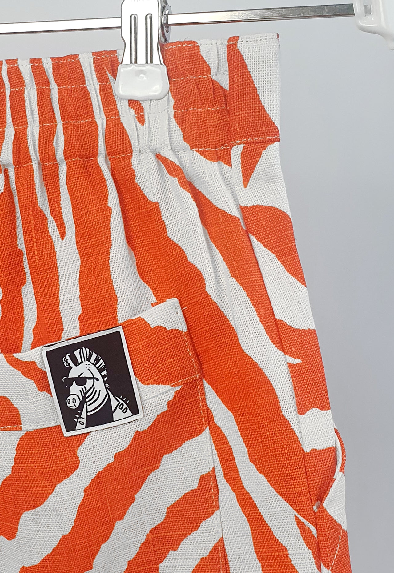 Short en lin "Zèbre sans cause" - Rayure orange
