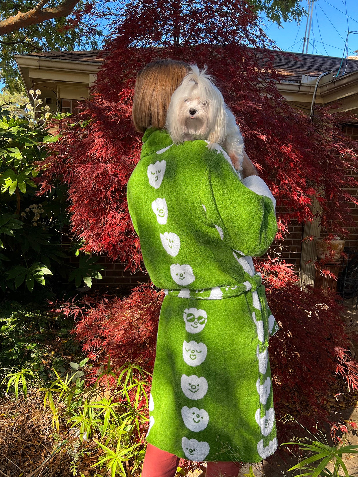 "Flower Friends" Tulip terrycloth Bathrobe. Design by Natali Koromoto. Made in Portugal.