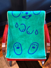 "WET DOGS" bath mat design by Natali Koromoto. Part of the "Wet Dogs" bath collection. Made in Portugal with BCI cotton, Oeko Tex Standard 100.