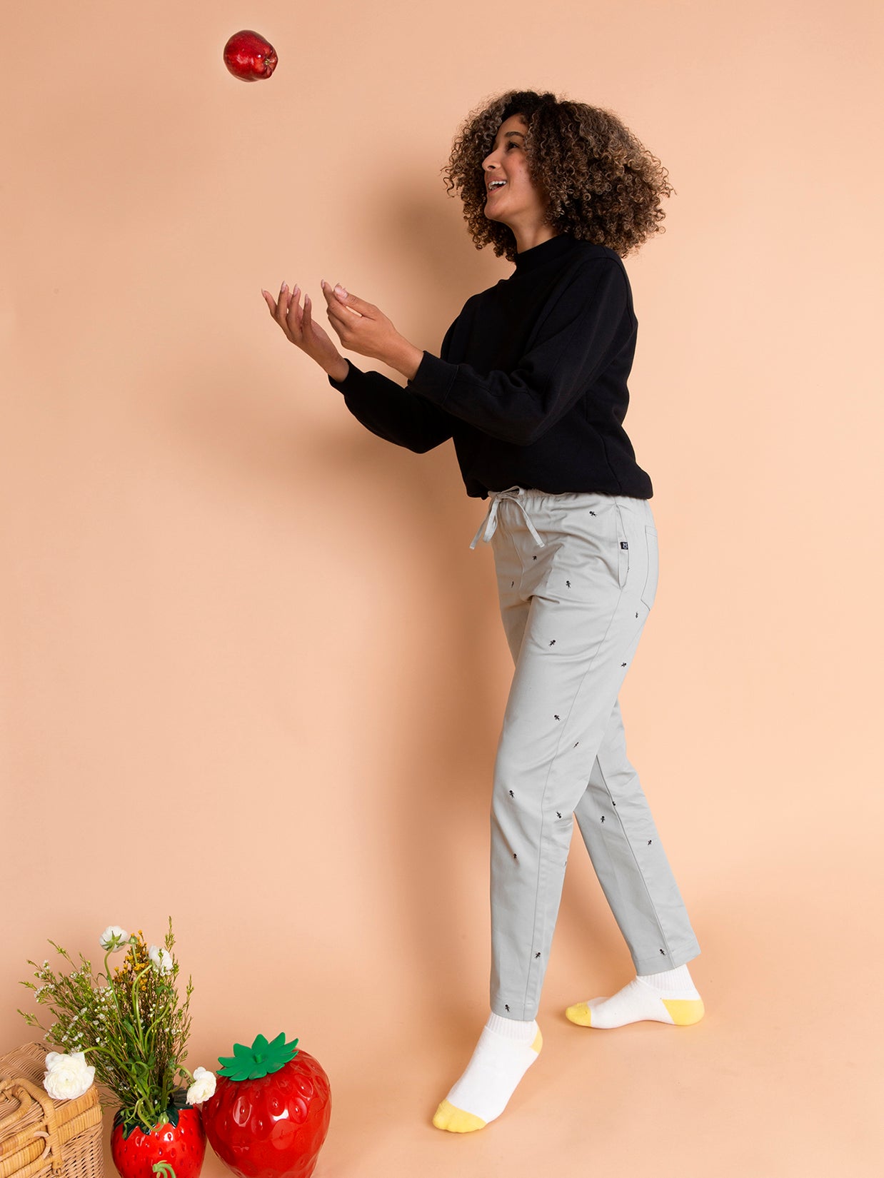 Natali Koromoto x Ho Hos Hole in The Wall brand "Ants on Your Pants" custom print design in Pearl Grey dye colorway 🦪🐜 Unisex regular fit lounge pull-on pant with elastic waist. USA-milled 100% organic cotton, dyed and printed with non-toxic, low-impact dyes and inks. Machine wash OK. Sizes 2XS-3XL. Made in NYC.
