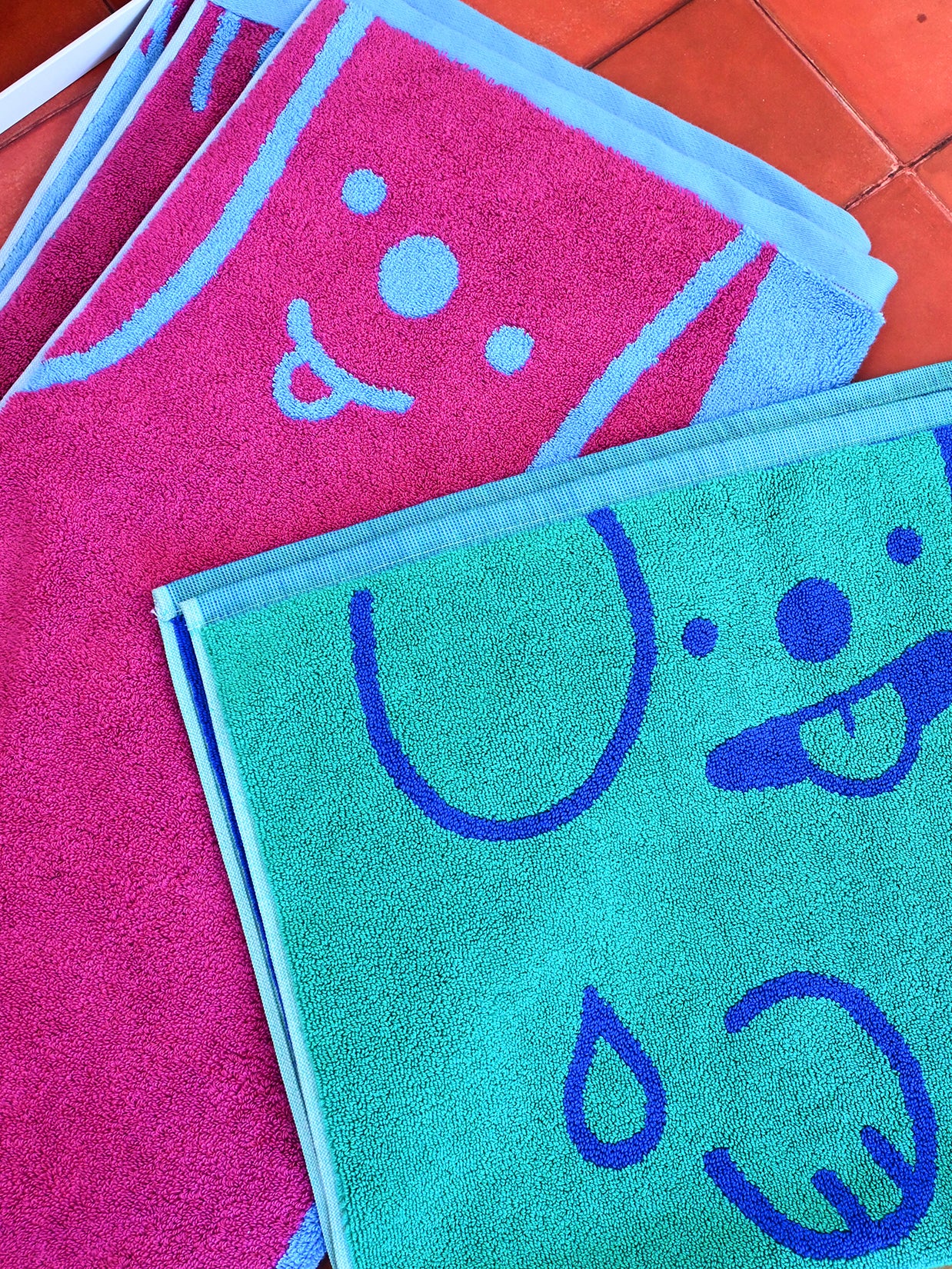 "WET DOGS" bath mat design by Natali Koromoto. Part of the "Wet Dogs" bath collection. Made in Portugal with BCI cotton, Oeko Tex Standard 100.
