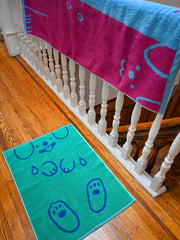 "WET DOGS" bath mat design by Natali Koromoto. Part of the "Wet Dogs" bath collection. Made in Portugal with BCI cotton, Oeko Tex Standard 100.