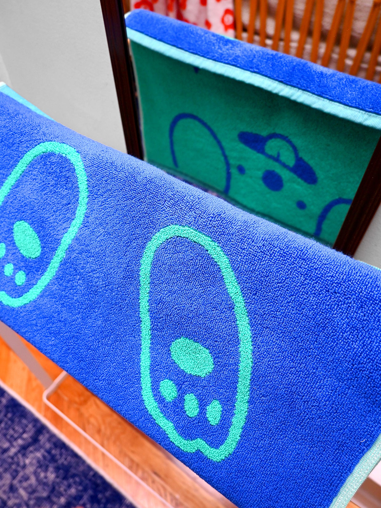"WET DOGS" bath mat design by Natali Koromoto. Part of the "Wet Dogs" bath collection. Made in Portugal with BCI cotton, Oeko Tex Standard 100.