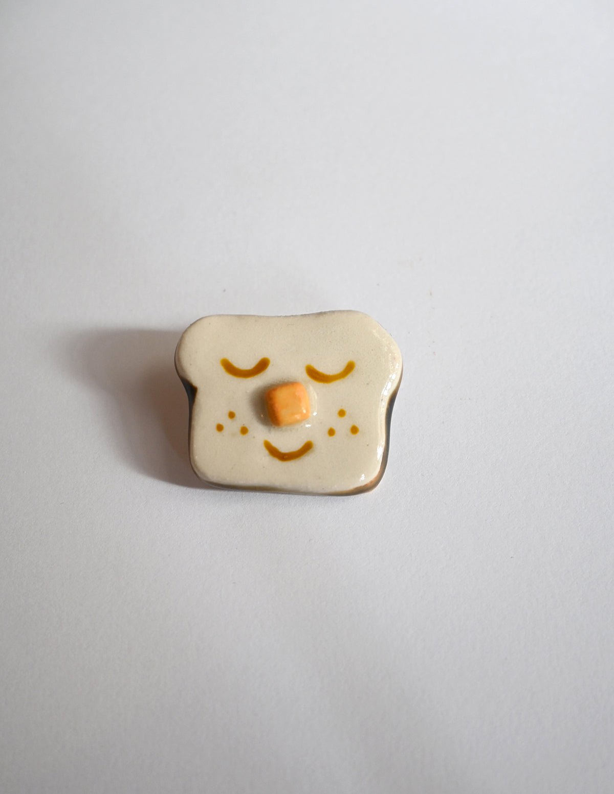 WHITE TOAST Ceramic pin