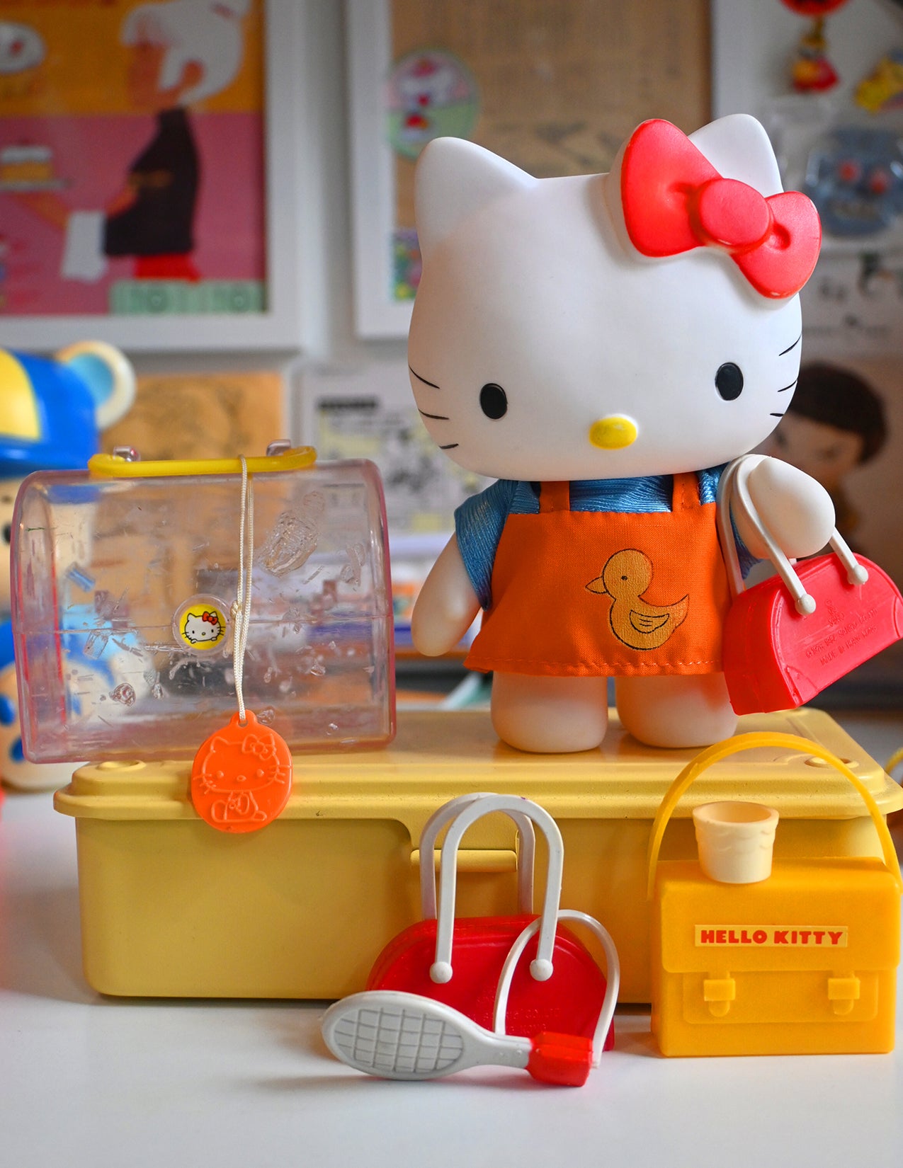 Vinyl Hello Kitty with case  (Vintage toy)