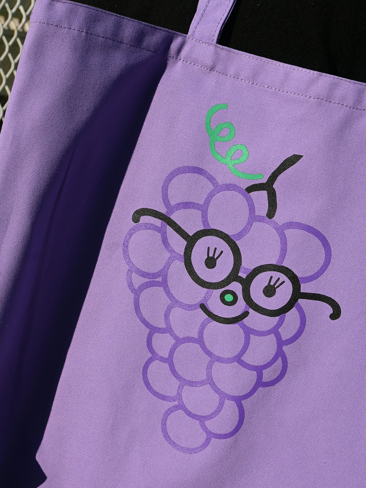 "Grape" print tote bag - Design by Natali Koromoto