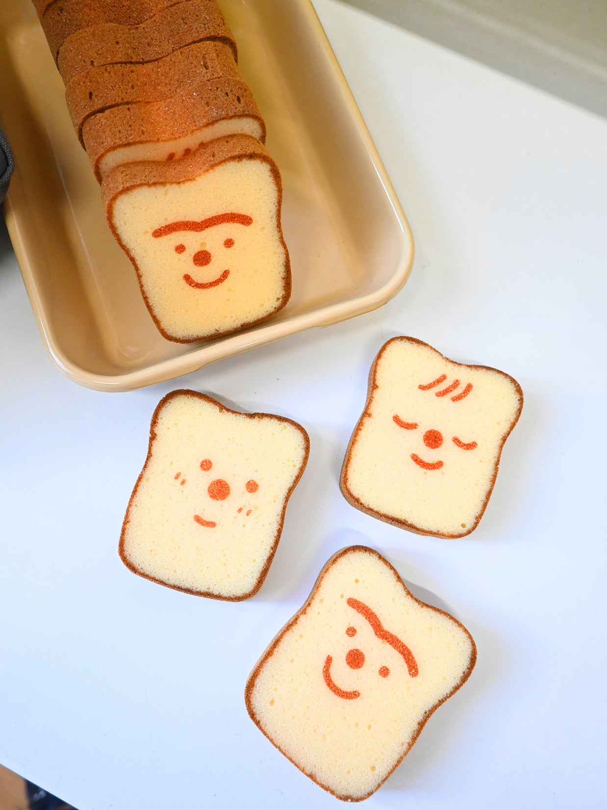 Poundcake/Ponqué sponge design by Natali Koromoto Martinez. Unibrow, Freckles, and Sleepy characters.