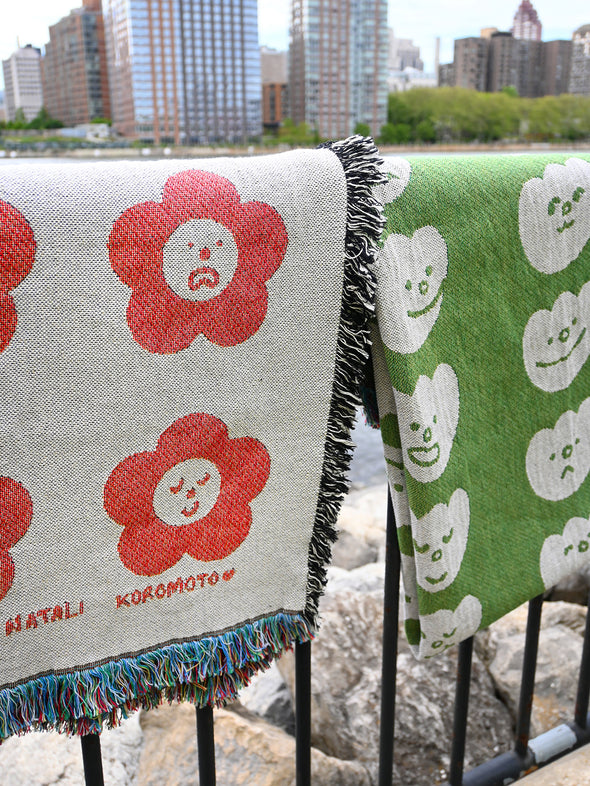 "Flower Friends Daisy" Throw blanket